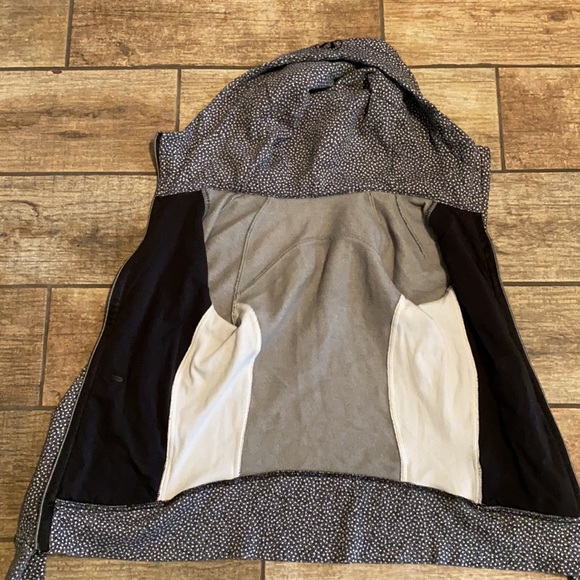 Lululemon Scuba Hoodie - Picture 9 of 10